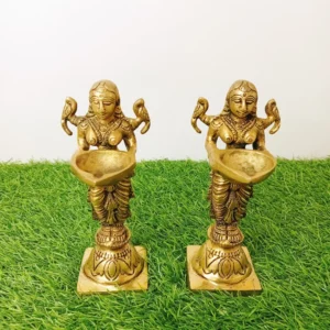 Paavai Vilakku / Pair